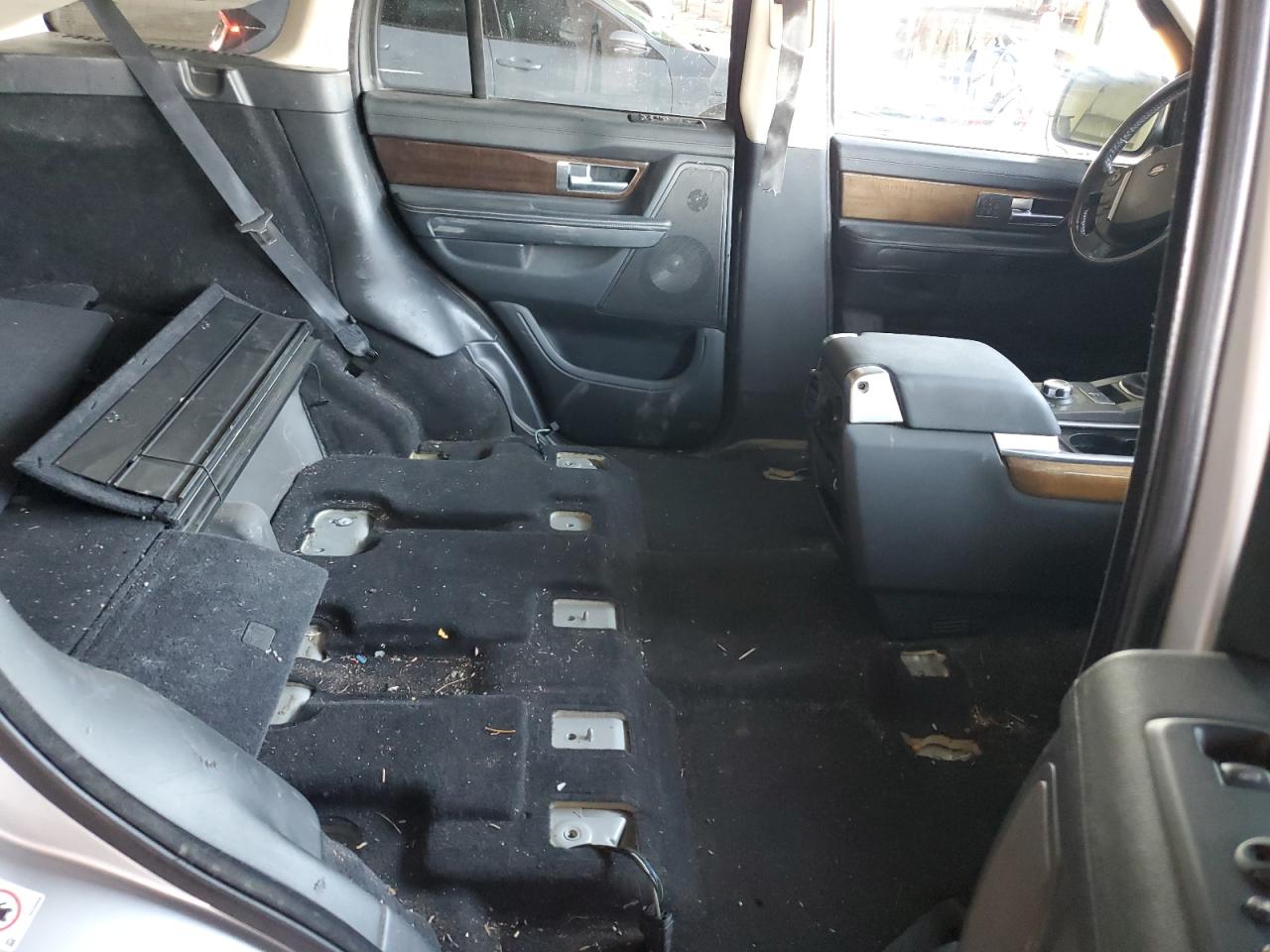 2010 Land Rover Range Rover VIN SALSF2D49AA215834 Copart auction photo, stripped / vandalism damage thumbnail 11
