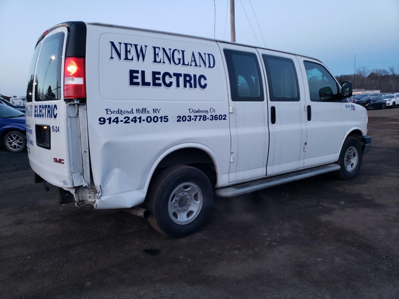 2015 GMC Savana VIN 1GTW7FCF7F1907050 Copart auction photo, front end / minor dent/scratches damage thumbnail 3