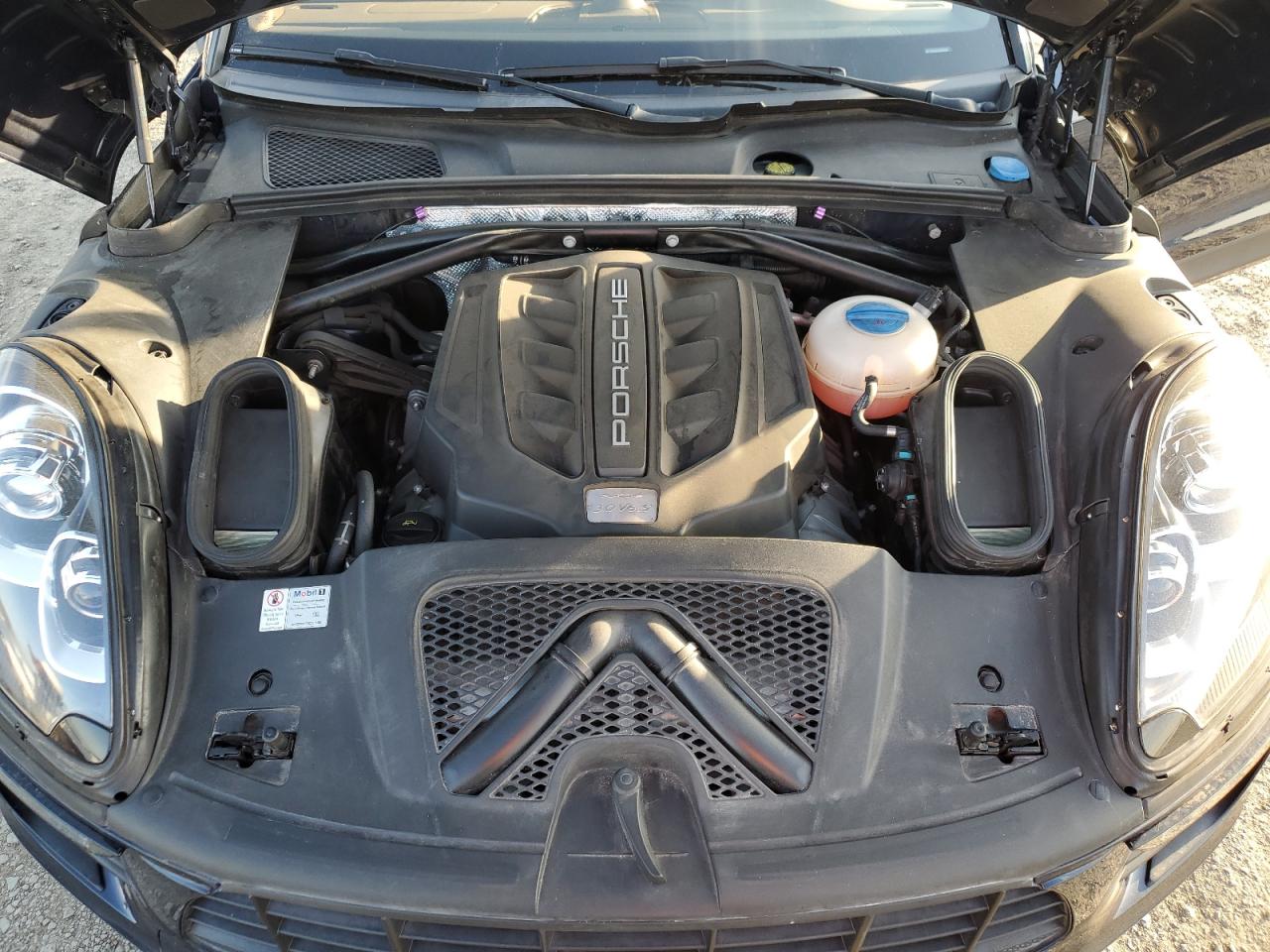 2016 Porsche Macan VIN WP1AB2A52GLB58335 Copart auction photo, rear end / minor dent/scratches damage thumbnail 11