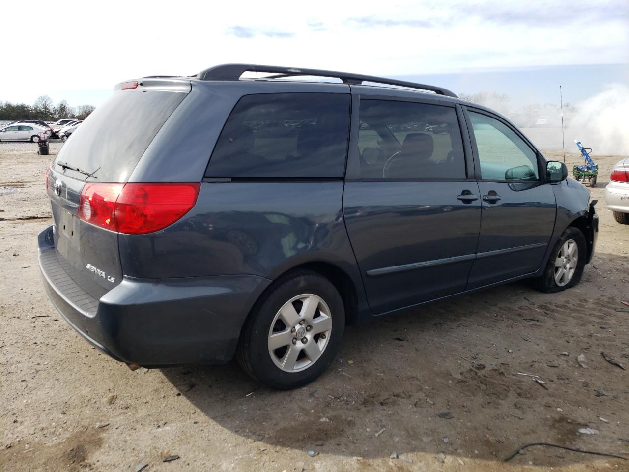 2007 Toyota Sienna VIN 5TDZK23C77S081752 Copart auction photo, front end / minor dent/scratches damage thumbnail 3