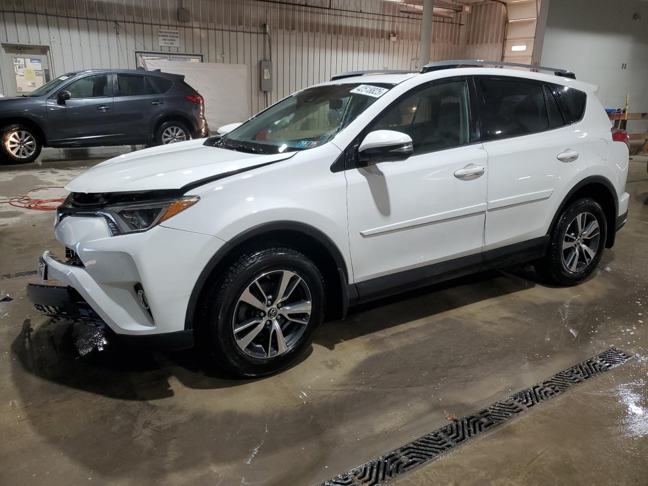 2017 Toyota RAV 4 VIN JTMRFREVXHJ142683