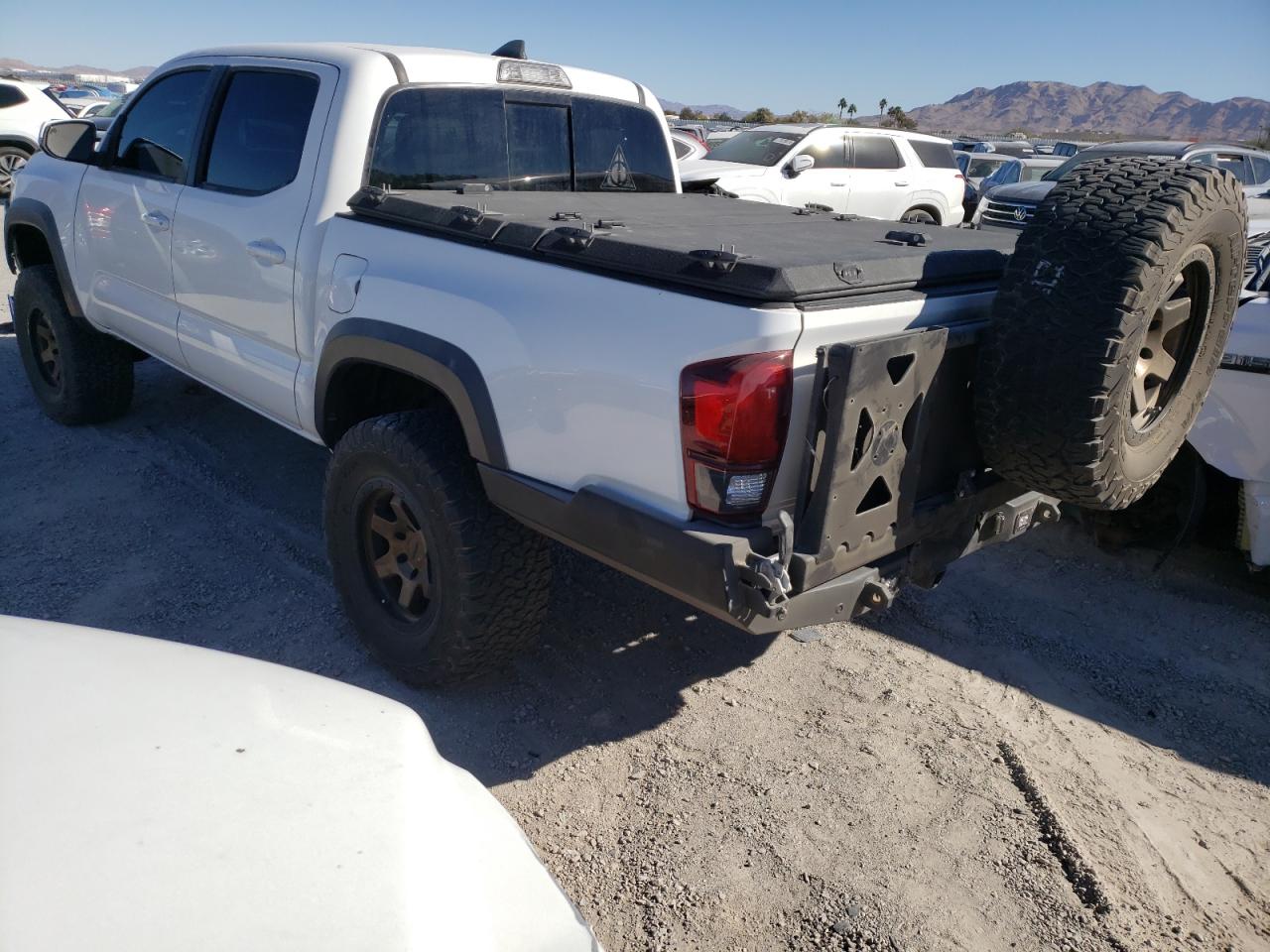2018 Toyota Tacoma VIN 3TMCZ5AN7JM121830 Copart auction photo, front end / side damage thumbnail 2