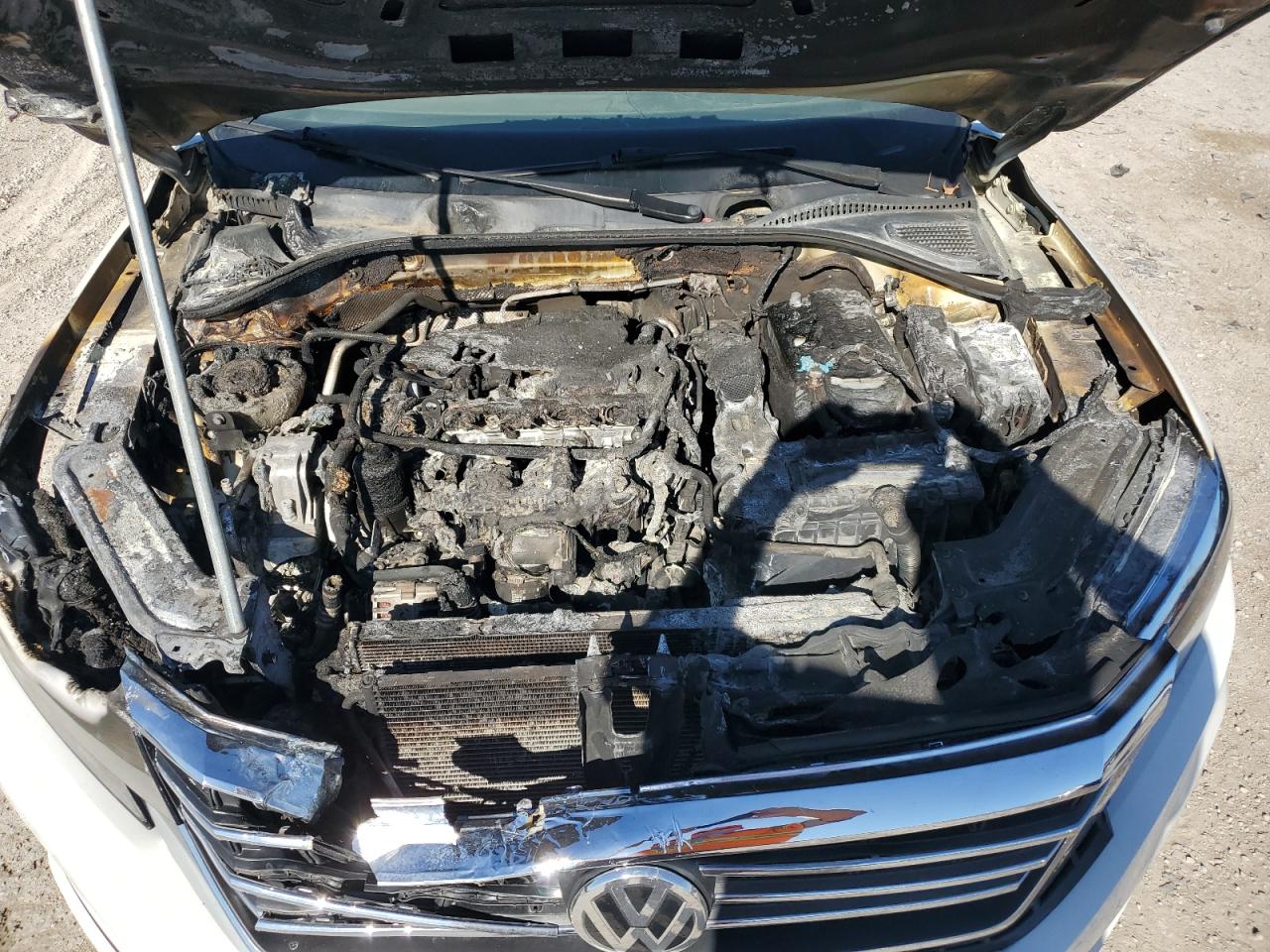 2020 Volkswagen Passat VIN 1VWCA7A30LC014492 Copart auction photo, burn - engine / minor dent/scratches damage thumbnail 11