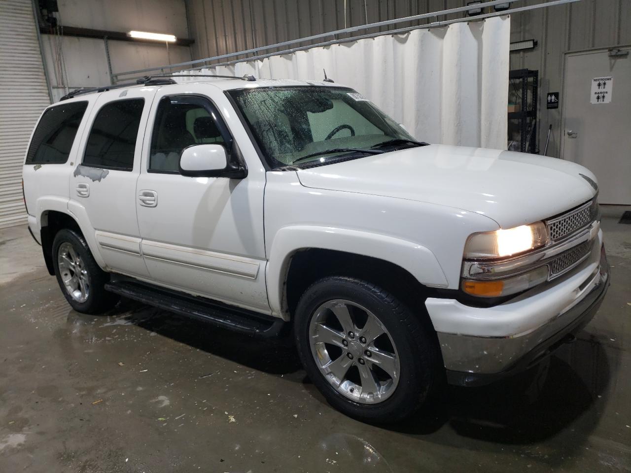 2005 Chevrolet Tahoe VIN 1GNEK13T75J218893 Copart auction photo, front end damage thumbnail 4