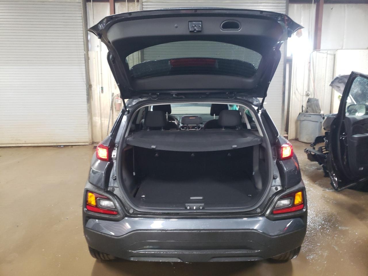 2020 Hyundai Kona VIN KM8K2CAA3LU515031 Copart auction photo, front end / side damage thumbnail 6