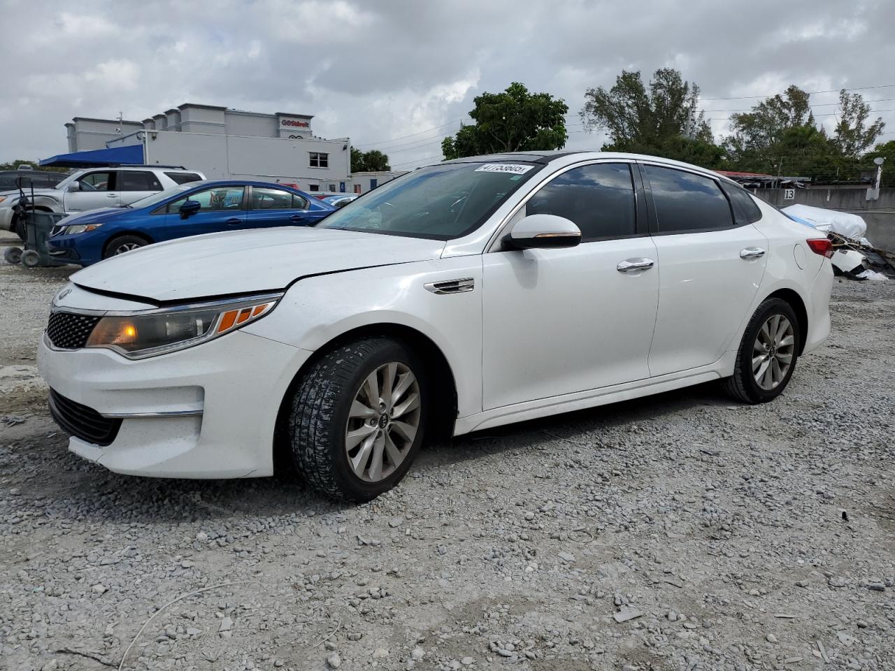 2018 KIA Optima VIN 5XXGU4L36JG188135