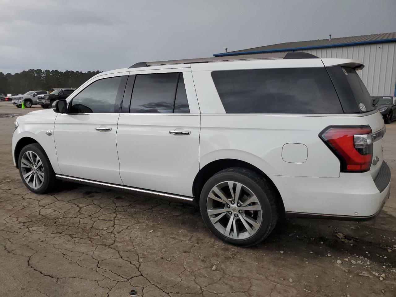 2020 Ford Expedition VIN 1FMJK1NT3LEA65175 Copart auction photo, vandalism damage thumbnail 2
