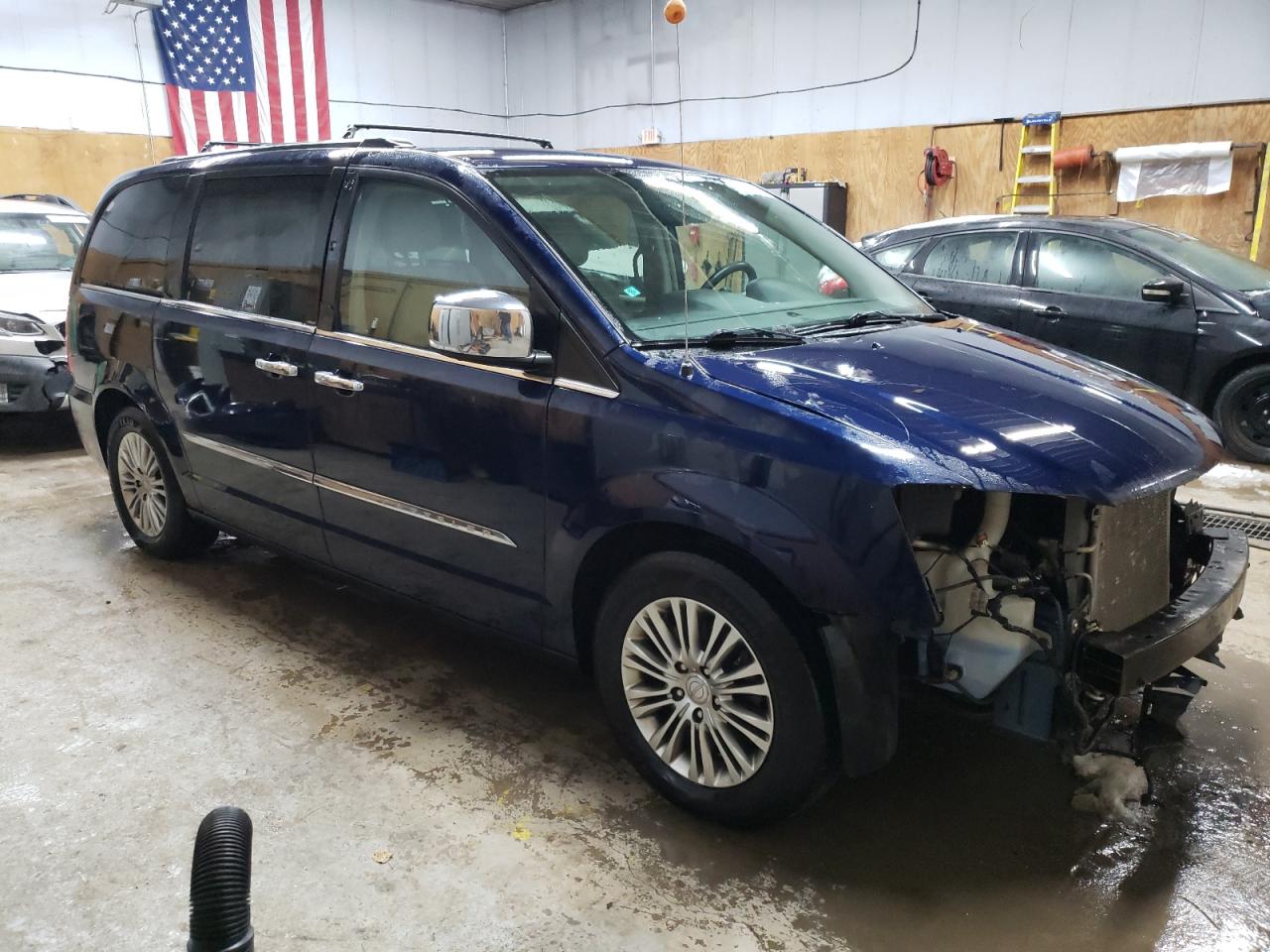 2013 Chrysler Town & Country VIN 2C4RC1CG1DR735045 Copart auction photo, front end / minor dent/scratches damage thumbnail 4