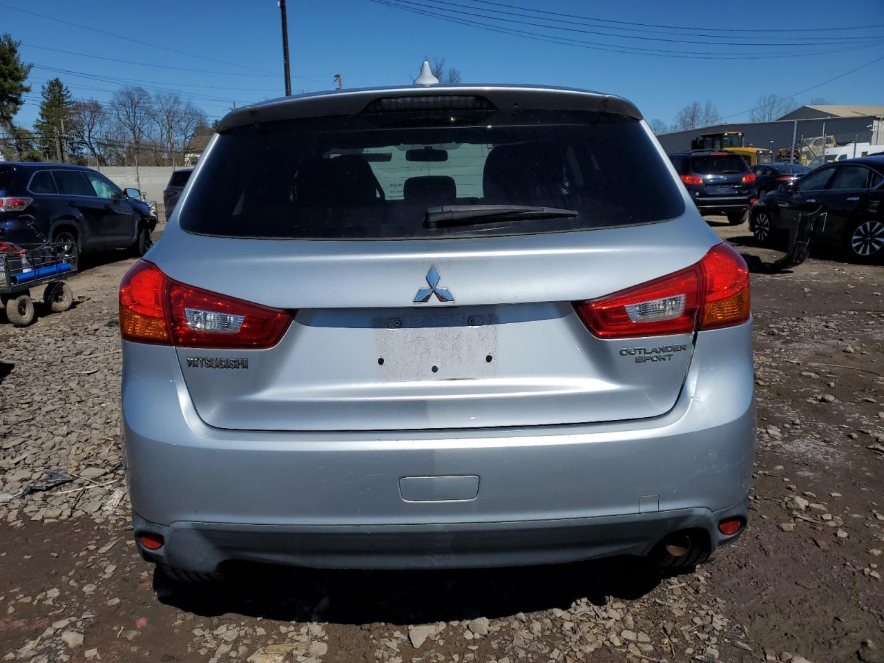 2017 Mitsubishi Outlander VIN JA4AP3AU8HZ015902 Copart auction photo, side / rear end damage thumbnail 6