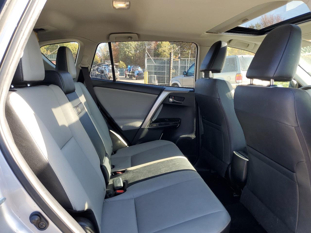 2017 Toyota RAV 4 VIN JTMDJREV8HD066582 Copart auction photo, front end / minor dent/scratches damage thumbnail 11
