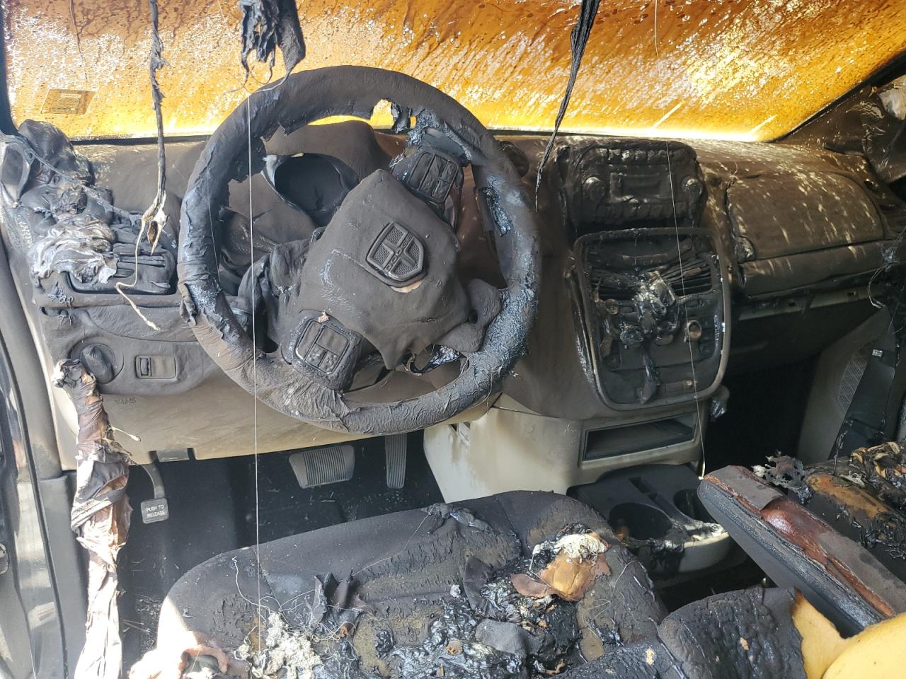 2013 Dodge Caravan VIN 2C4RDGBG3DR592245 Copart auction photo, burn damage thumbnail 8