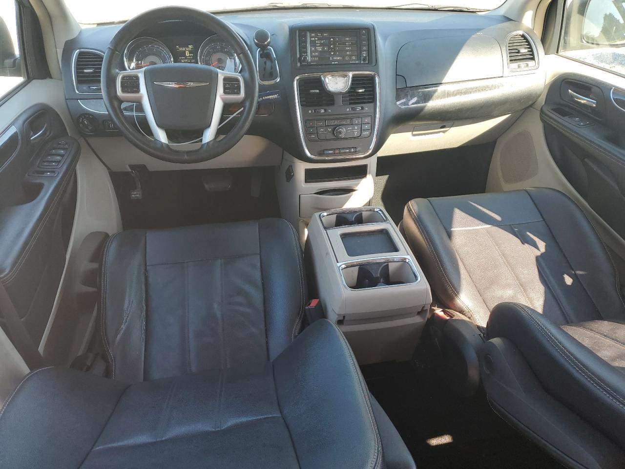 2015 Chrysler Town & Country VIN 2C4RC1BG4FR664847 Copart auction photo, side / rear end damage thumbnail 8