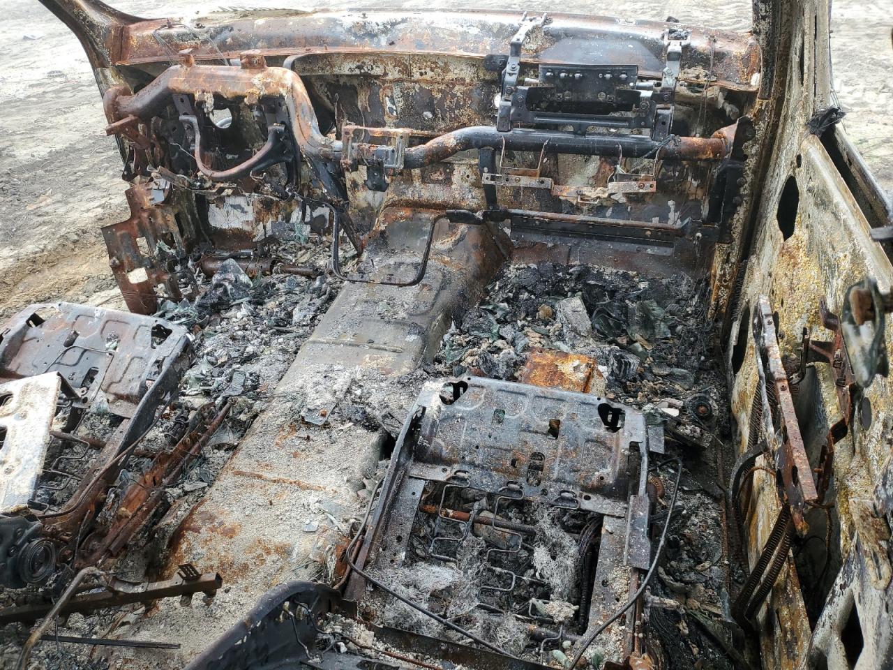 2011 Chevrolet Suburban VIN 1GNSKHE36BR368015 Copart auction photo, burn damage thumbnail 8