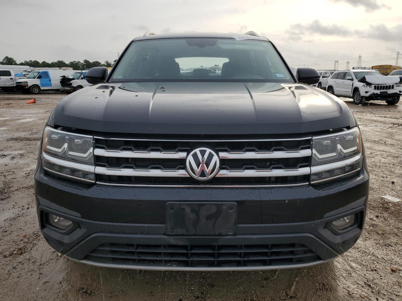 2018 Volkswagen Atlas VIN 1V2CR2CA5JC522608 Copart auction photo, rear end / minor dent/scratches damage thumbnail 5