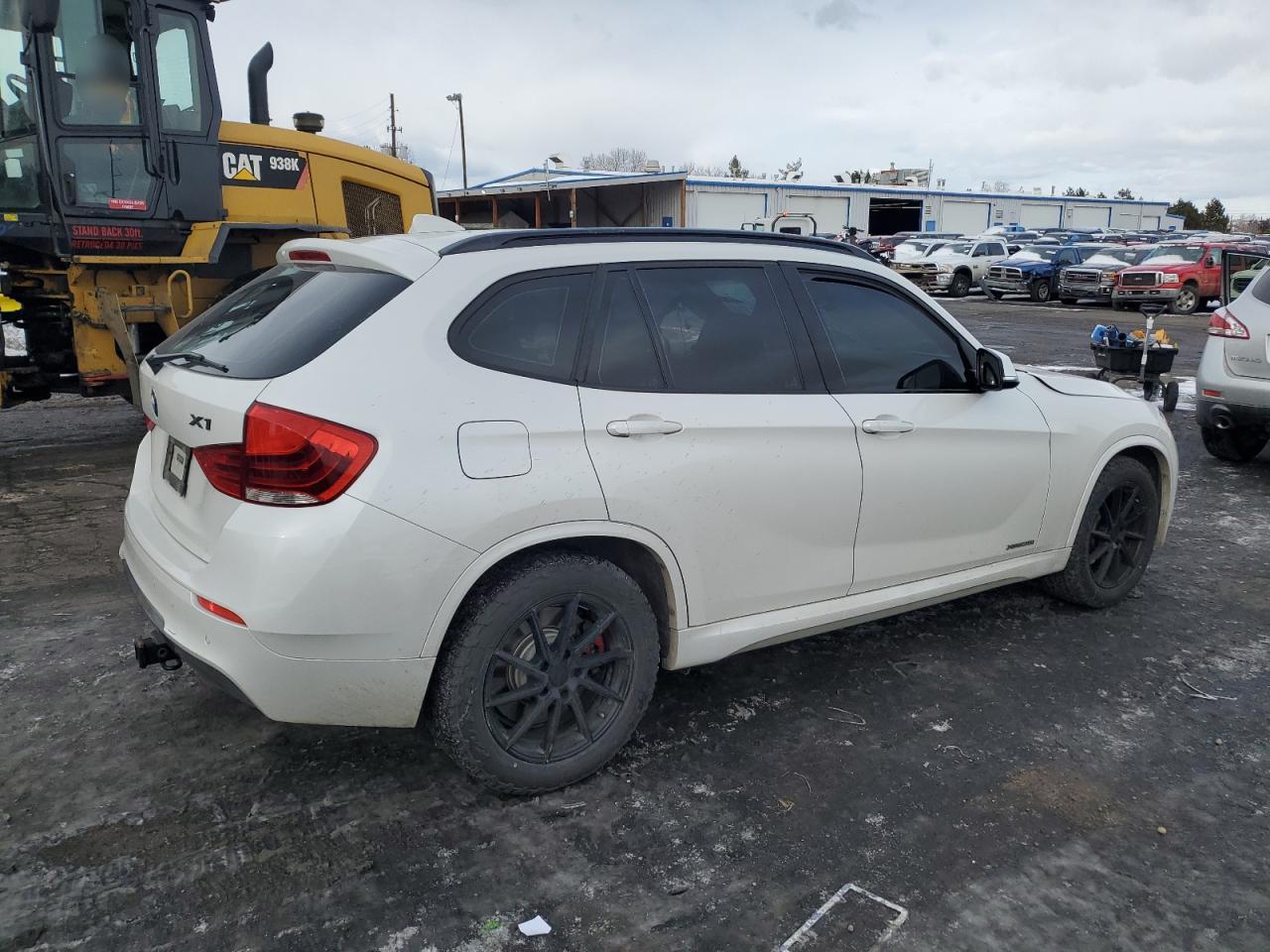 2015 BMW X1 VIN WBAVM5C52FVV94050 Copart auction photo, side / front end damage thumbnail 3