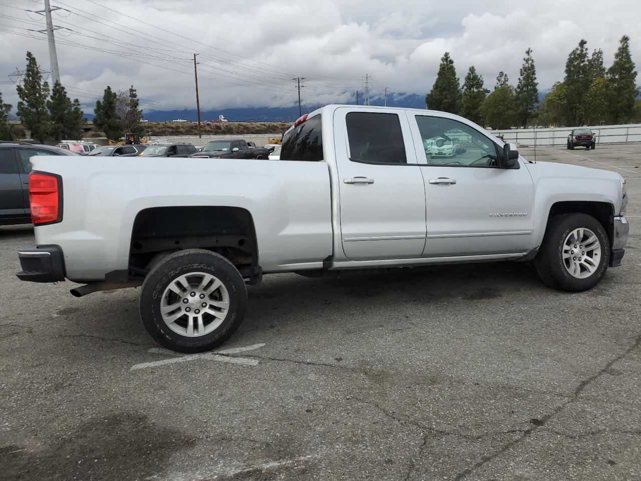 2016 Chevrolet Silverado VIN 1GCRCREC4GZ186234 Copart auction photo, front end / side damage thumbnail 3