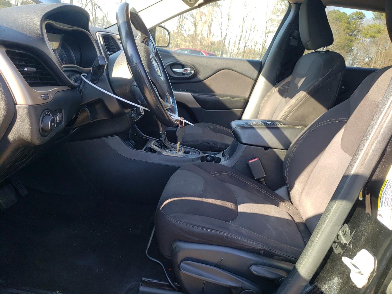 2017 Jeep Grand Cherokee VIN 1C4PJLCB4HW604685 Copart auction photo, side / front end damage thumbnail 7