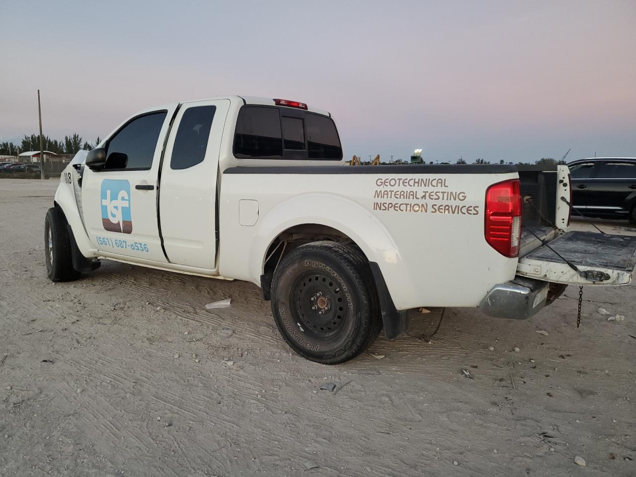 2019 Nissan Navara (Frontier) VIN 1N6AD0CWXKN718831 Copart auction photo, front end / minor dent/scratches damage thumbnail 2