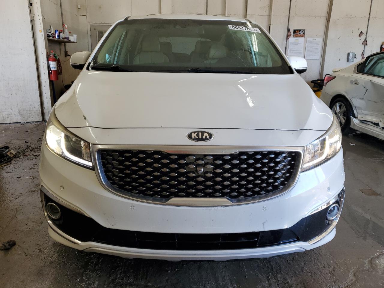 2015 KIA Sedona VIN KNDME5C15F6045221 Copart auction photo, rear end / minor dent/scratches damage thumbnail 5
