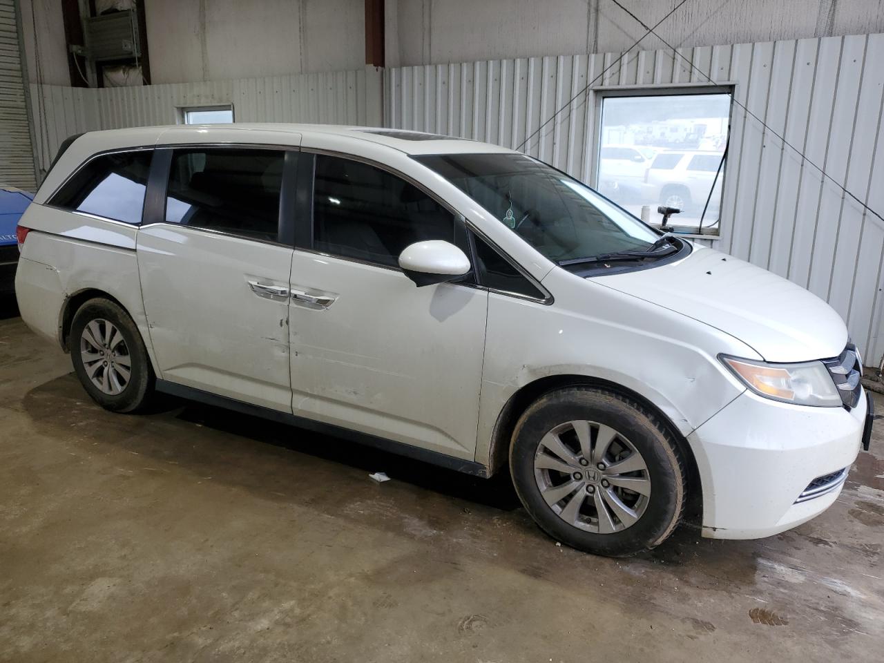 2015 Honda Odyssey VIN 5FNRL5H63FB100639 Copart auction photo, all over / minor dent/scratches damage thumbnail 4