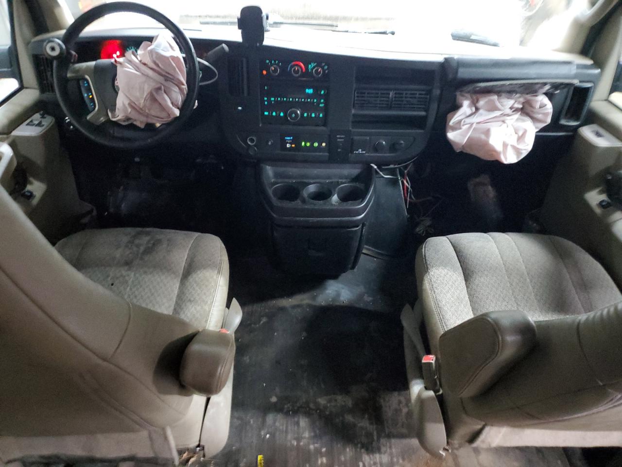 2018 GMC Savana VIN 1GTW7AFG1J1331696 Copart auction photo, front end / minor dent/scratches damage thumbnail 8