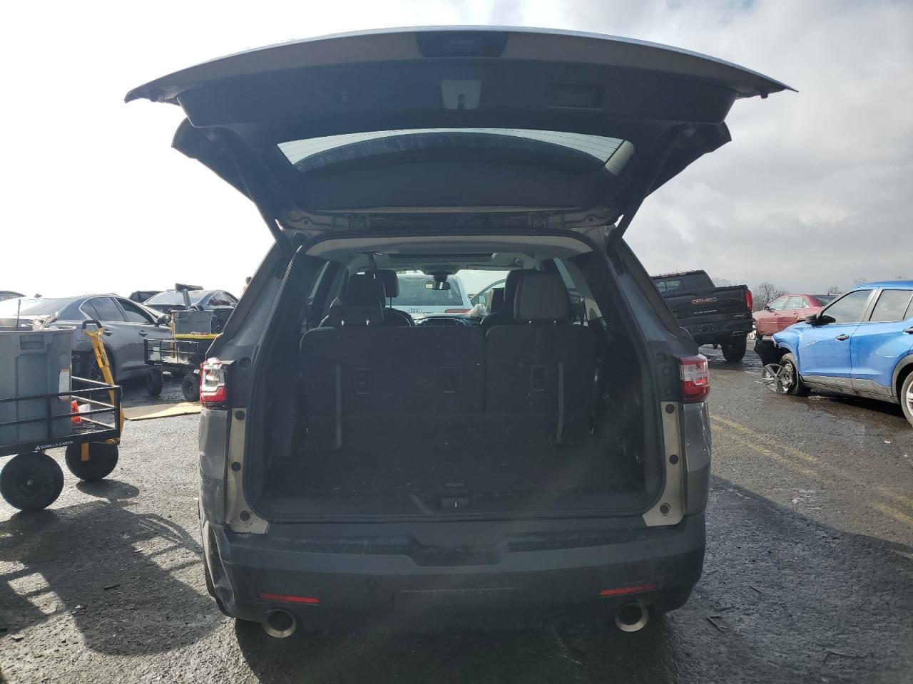 2018 Chevrolet Traverse VIN 1GNEVHKW6JJ164248 Copart auction photo, front end / rear end damage thumbnail 6