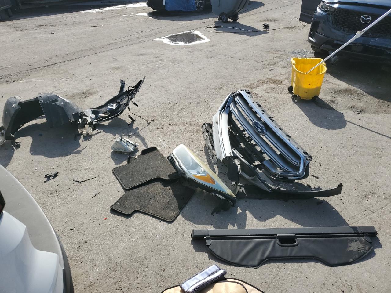 2017 Ford Escape VIN 1FMCU0G94HUC35295 Copart auction photo, front end / side damage thumbnail 13