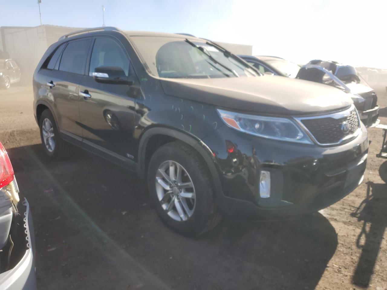 2015 KIA Sorento VIN 5XYKTCA62FG594730 Copart auction photo, hail damage thumbnail 4