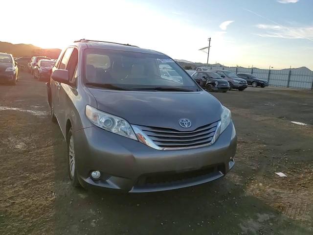 2016 Toyota Sienna VIN 5TDYK3DC3GS741009 Copart auction photo, rear end / side damage thumbnail 11