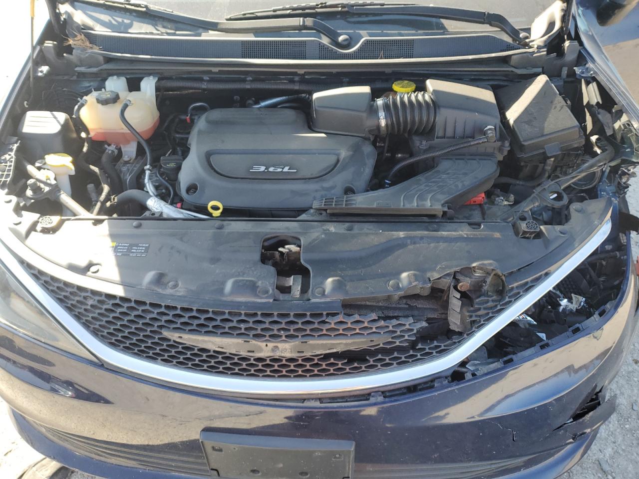 2017 Chrysler Pacifica VIN 2C4RC1DG9HR519223 Copart auction photo, front end / minor dent/scratches damage thumbnail 12