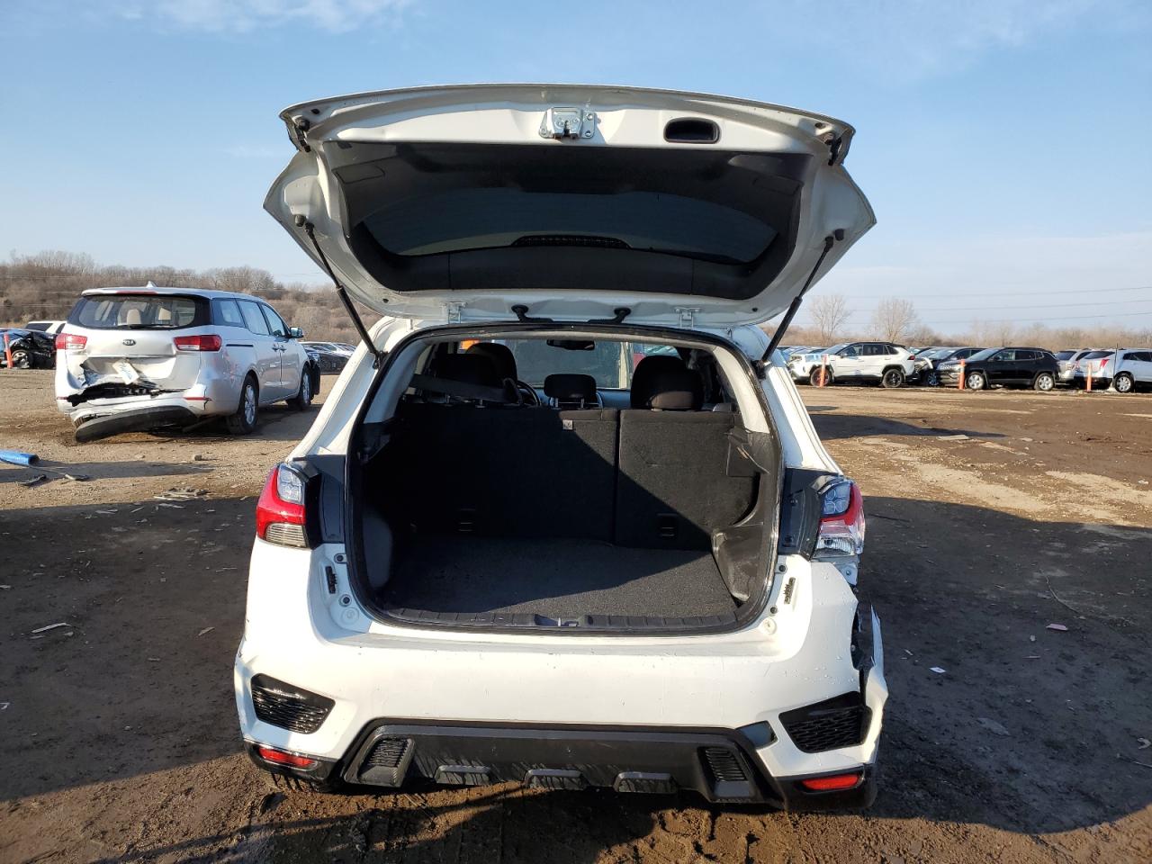 2020 Mitsubishi Outlander VIN JA4AP4AU2LU006365 Copart auction photo, rear end / minor dent/scratches damage thumbnail 6