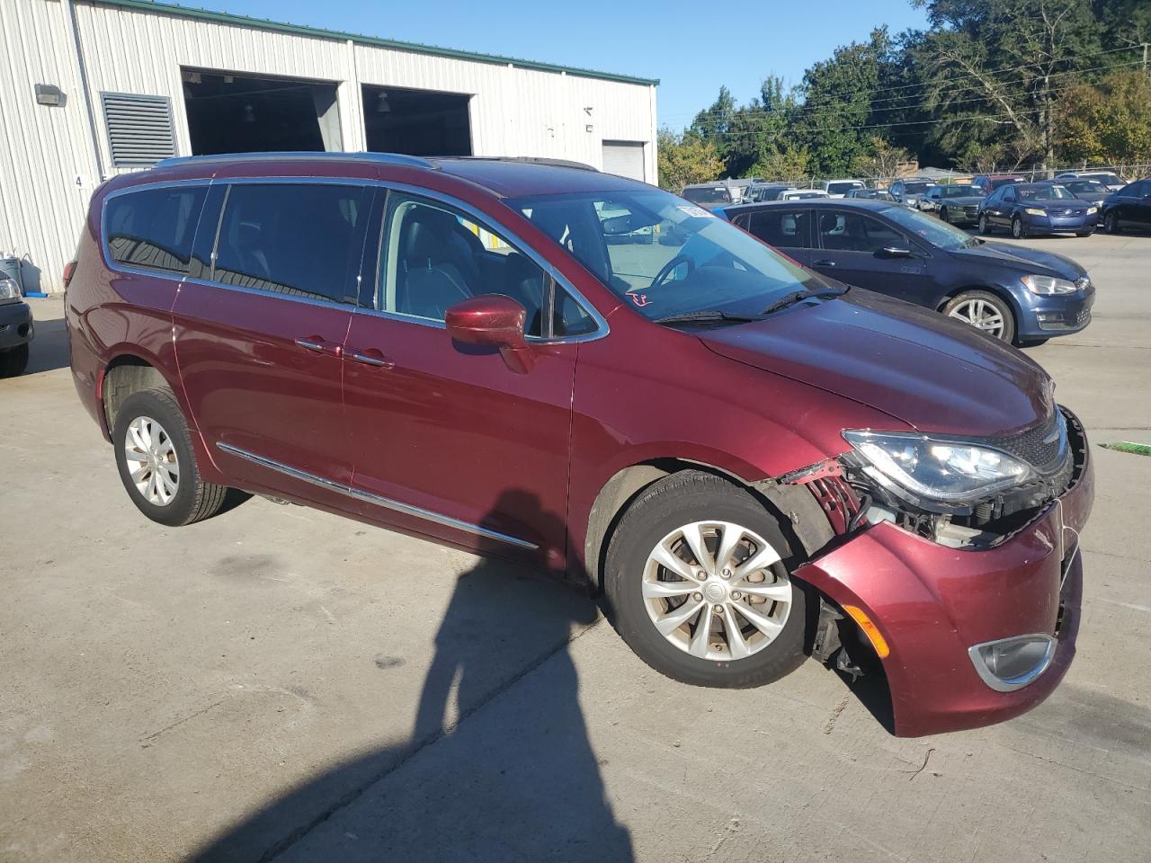 2019 Chrysler Pacifica VIN 2C4RC1BG7KR704770 Copart auction photo, front end / side damage thumbnail 4