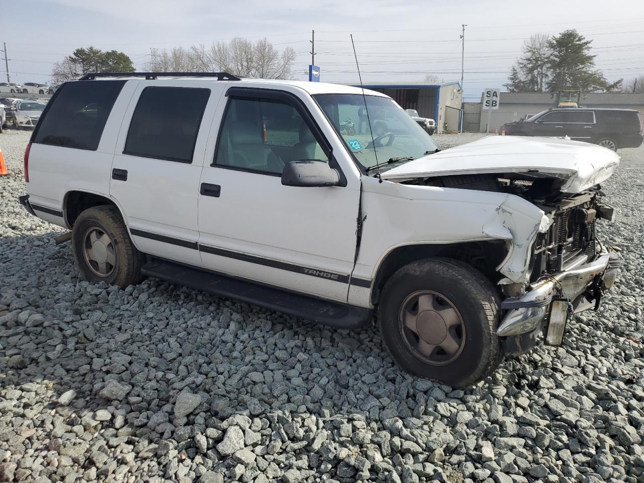 1999 Chevrolet Tahoe VIN 1GNEK13RXXJ404001 Copart auction photo, front end / minor dent/scratches damage thumbnail 4