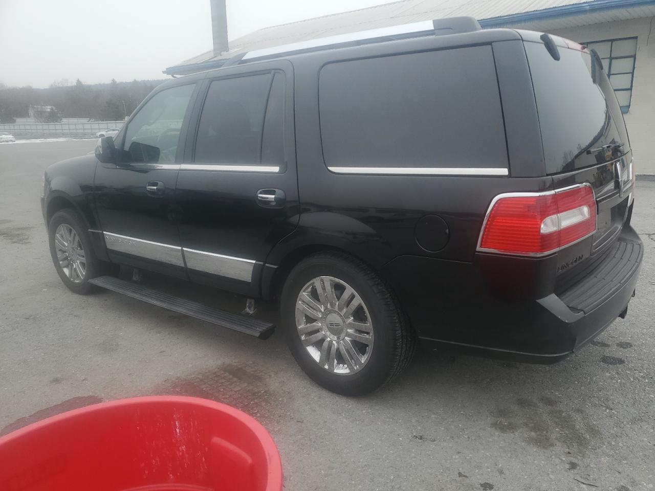 2007 Lincoln Navigator VIN 5LMFU28517LJ18456 Copart auction photo, minor dent/scratches damage thumbnail 2