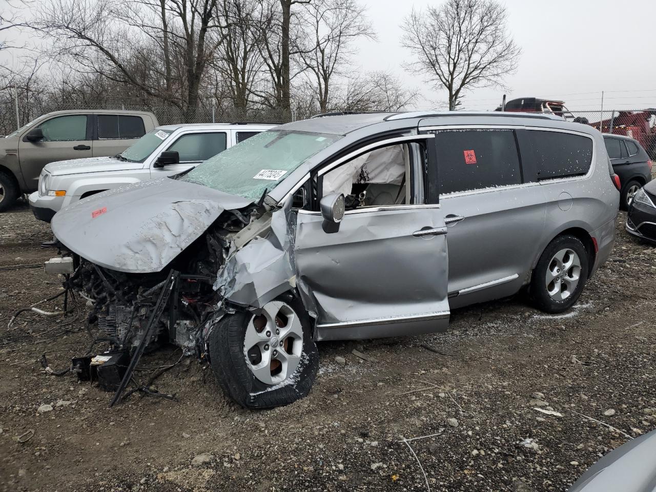 2017 Chrysler Pacifica VIN 2C4RC1EG7HR585266