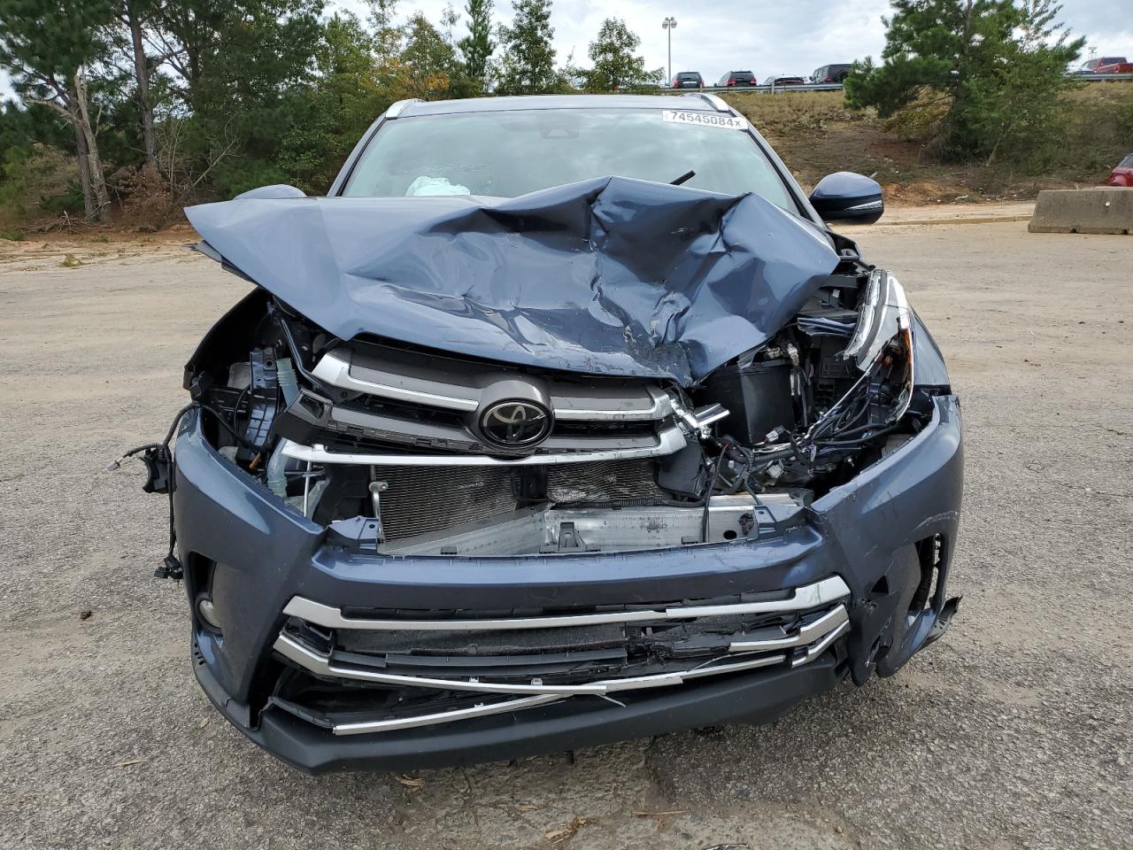 2019 Toyota Highlander VIN 5TDKZRFH2KS296218 Copart auction photo, front end damage thumbnail 5