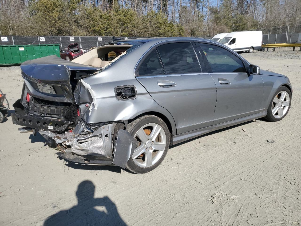 2011 Mercedes-Benz C-klasse VIN WDDGF8BB8BR170962 Copart auction photo, rear end damage thumbnail 3