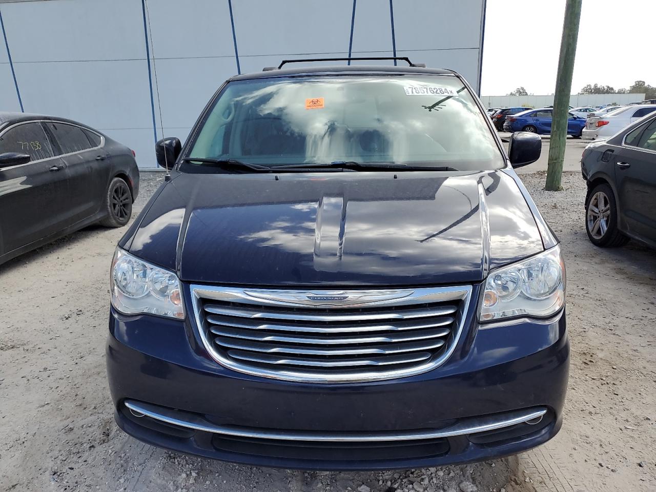 2016 Chrysler Town & Country VIN 2C4RC1BG9GR246401 Copart auction photo, biohazard/chemical / minor dent/scratches damage thumbnail 5