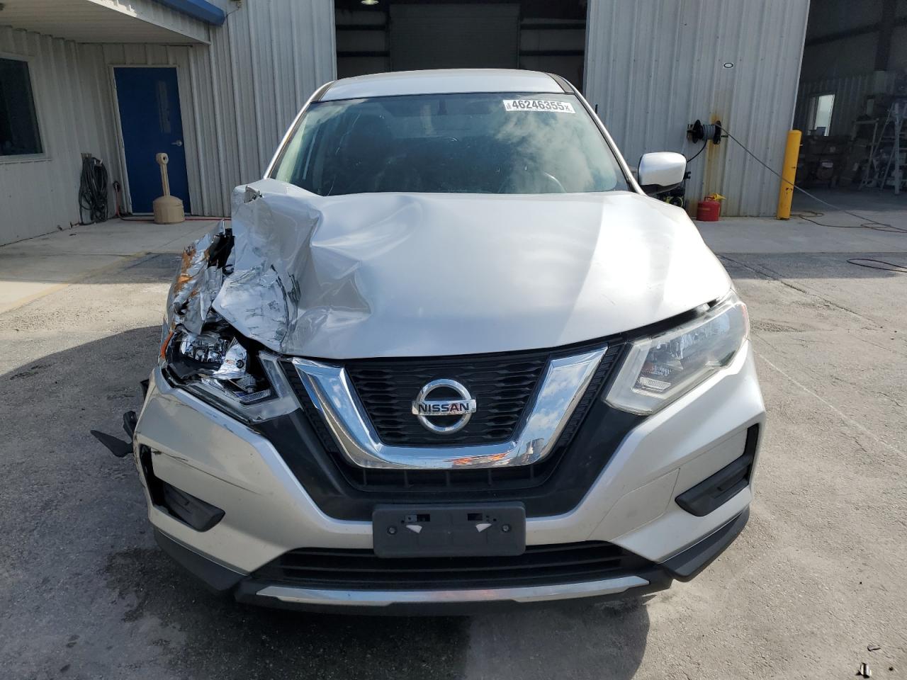 2017 Nissan Rogue VIN JN8AT2MT0HW130840 Copart auction photo, front end / minor dent/scratches damage thumbnail 5