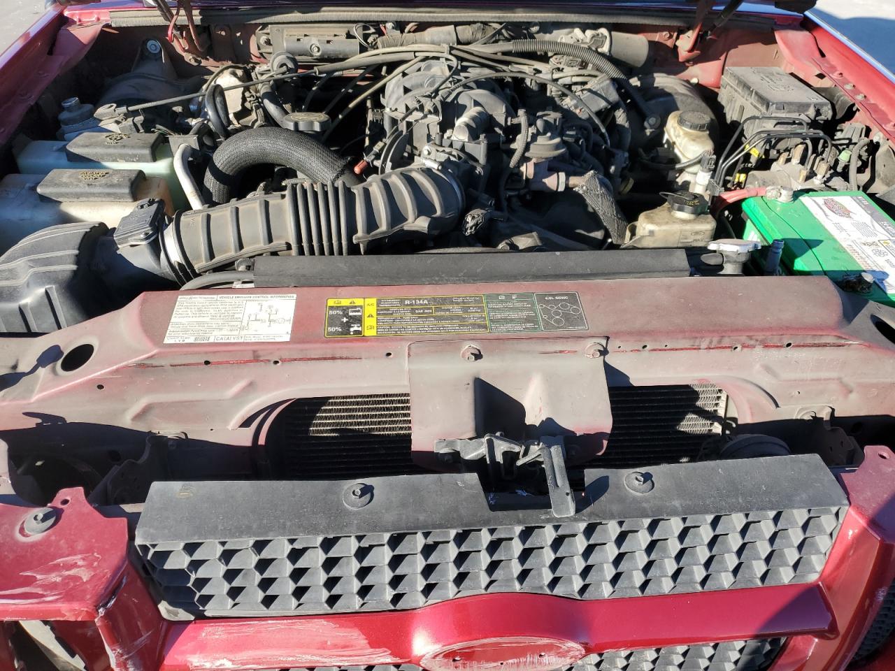 2004 Ford Explorer VIN 1FMZU67K24UA38992 Copart auction photo, front end / minor dent/scratches damage thumbnail 11