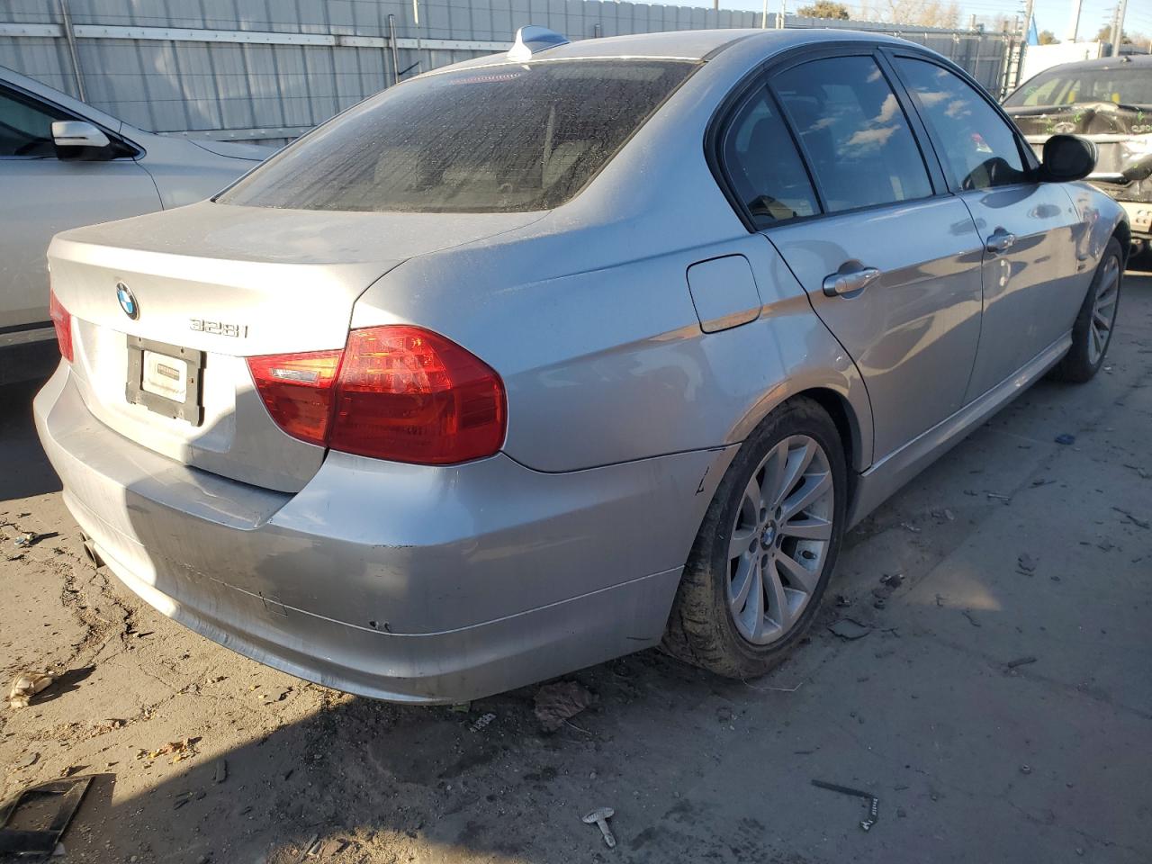 2011 BMW 3er VIN WBAPK7C57BA464051 Copart auction photo, side / front end damage thumbnail 3