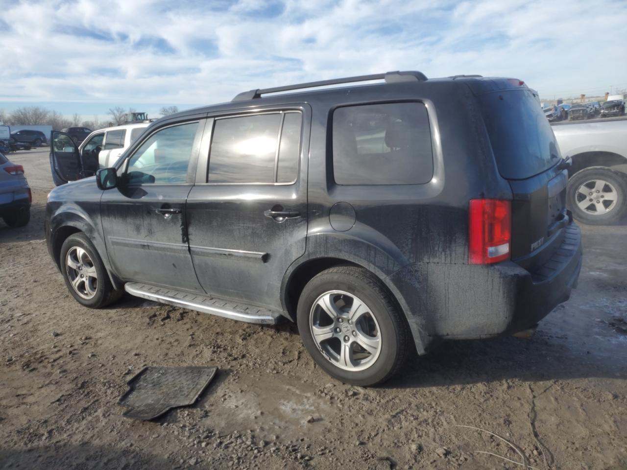 2015 Honda Pilot VIN 5FNYF4H51FB012743 Copart auction photo, vandalism / minor dent/scratches damage thumbnail 2