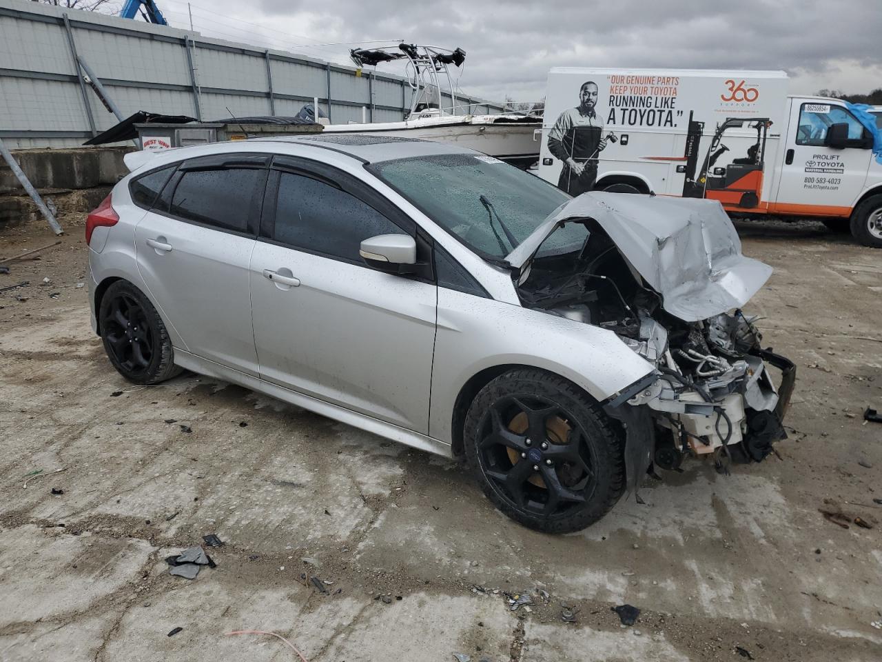 2013 Ford Focus VIN 1FADP3L90DL323385 Copart auction photo, front end damage thumbnail 4
