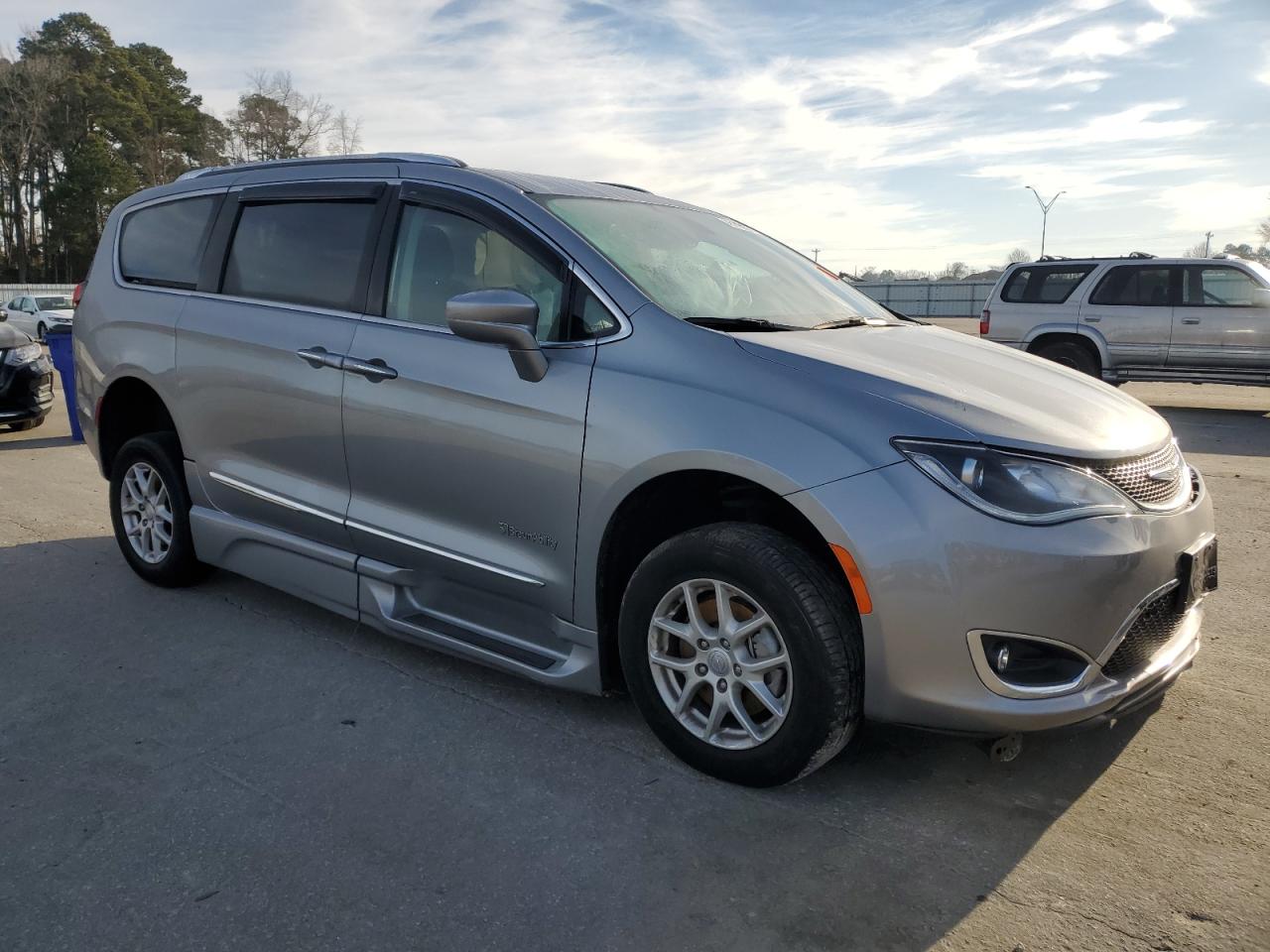 2020 Chrysler Pacifica VIN 2C4RC1BG9LR232525 Copart auction photo, front end / side damage thumbnail 4
