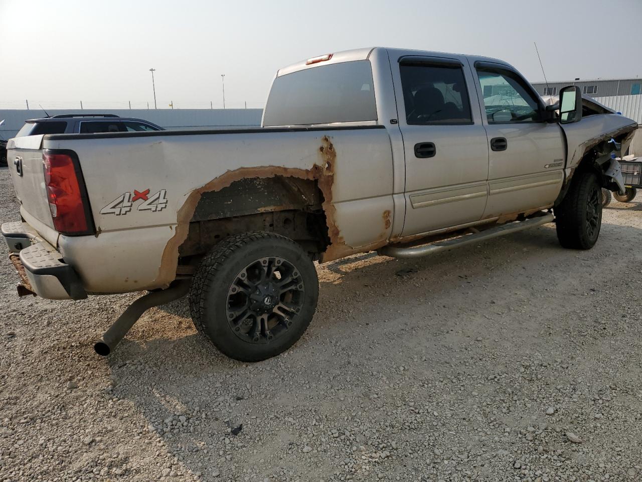 2006 Chevrolet Silverado VIN 1GCHK23D46F190091 Copart auction photo, front end / undercarriage damage thumbnail 3