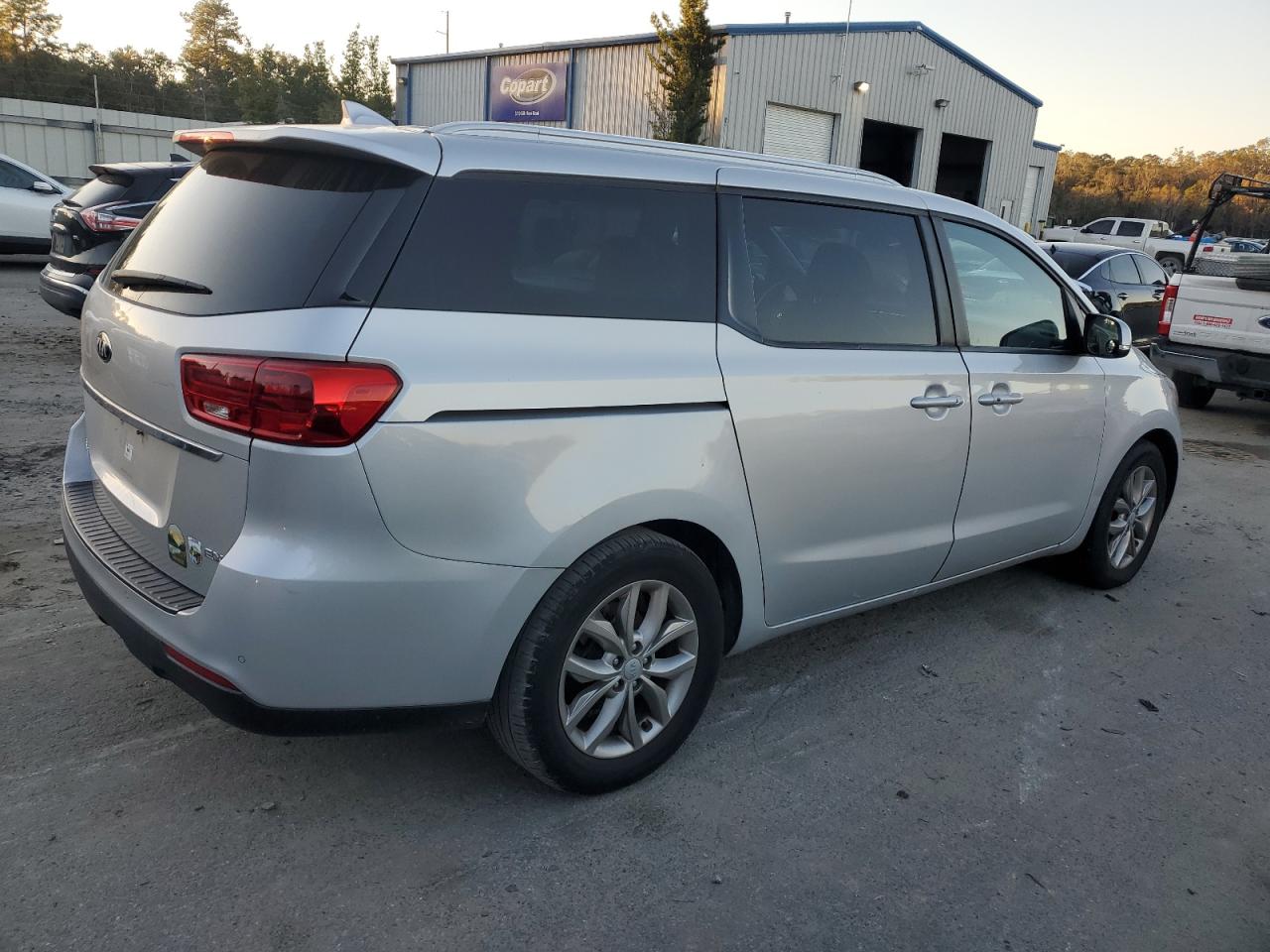 2019 KIA Sedona VIN KNDMB5C11K6492874 Copart auction photo, water/flood damage thumbnail 3