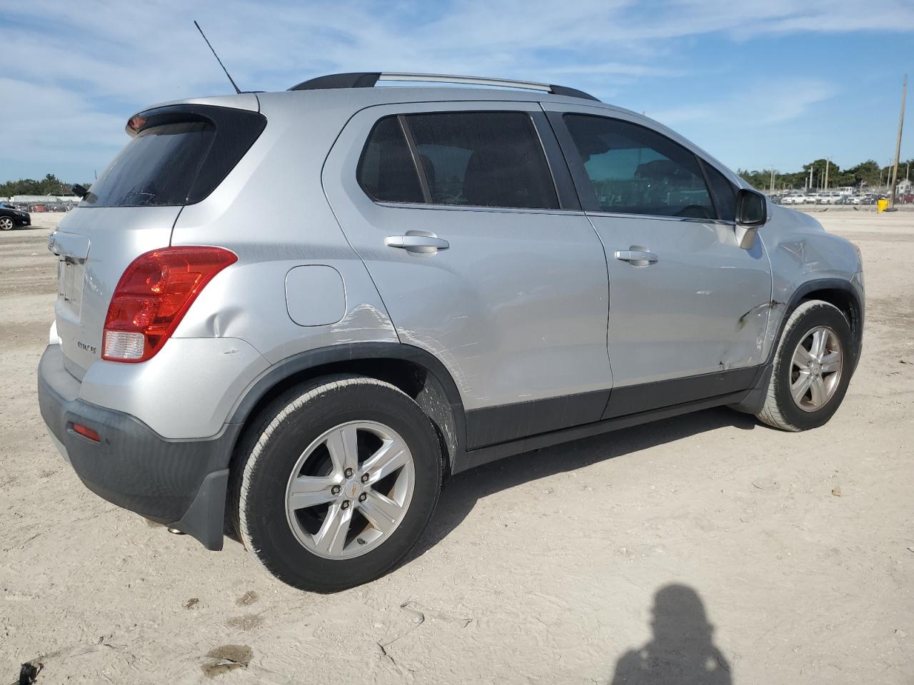 2016 Chevrolet Trax VIN KL7CJLSB4GB613468 Copart auction photo, side / front end damage thumbnail 3