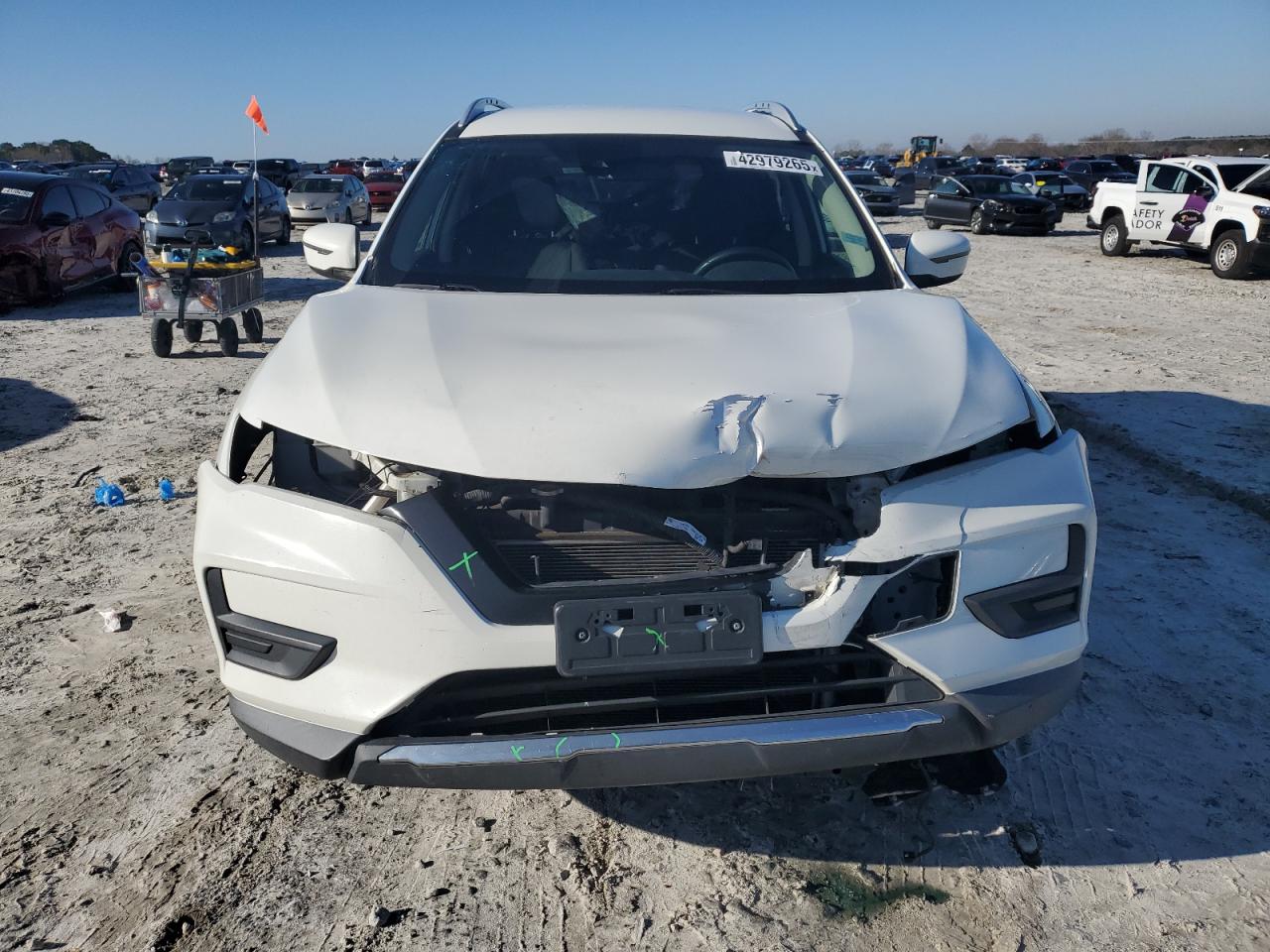 2020 Nissan Rogue VIN KNMAT2MT5LP536059 Copart auction photo, front end / side damage thumbnail 5