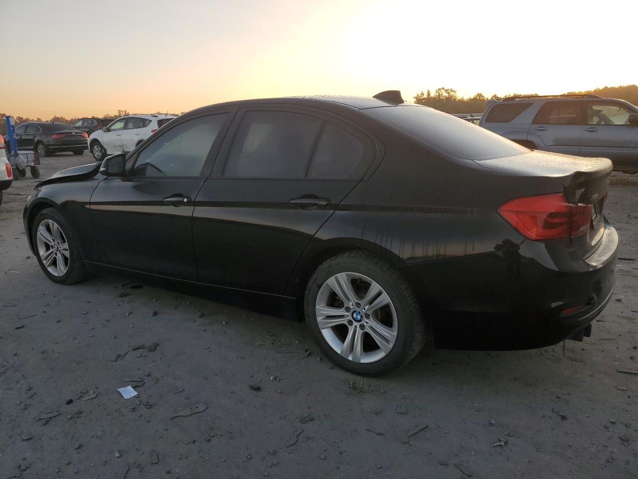 2016 BMW 3er VIN WBA8E3G54GNU01570 Copart auction photo, front end / rear end damage thumbnail 2