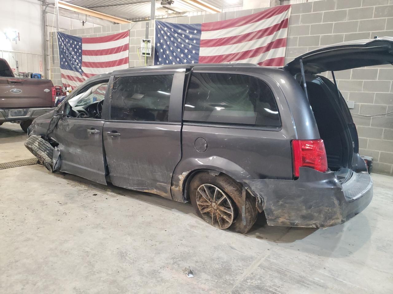 2019 Dodge Caravan VIN 2C4RDGEG1KR648191 Copart auction photo, rollover / minor dent/scratches damage thumbnail 2